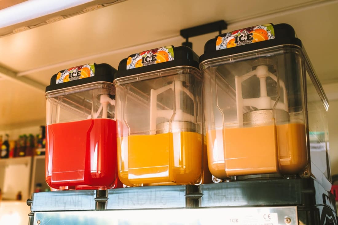 Lemoniada i granita z dystrybutora na miejscu